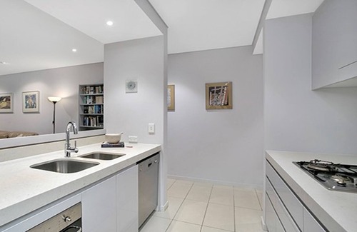 Cremorne Apartment | SPF10 - Immaculately Furnished Central To Cremorne