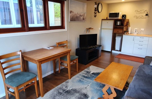 Motueka Cottage | Spic-and-Span on King Ed