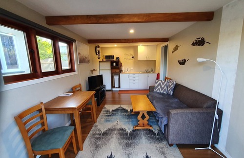 Motueka Cottage | Spic-and-Span on King Ed