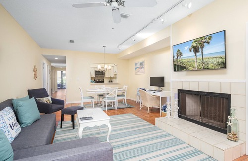 Sawgrass Condo | Spinnakers Reach 833 | Fireplace, Balcony, Oceanfront Pool + Beach Access