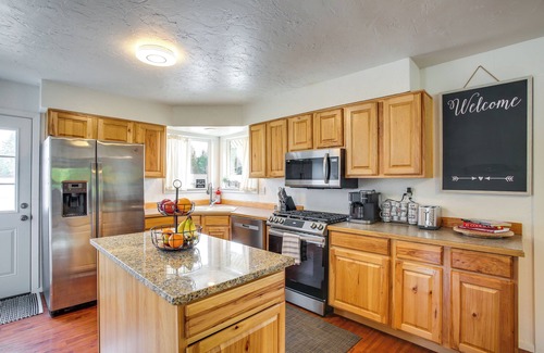 Spirit Lake House | Spirit Lake Home w/Fenced Yard: 1 Mi to Water!