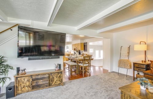 Spirit Lake House | Spirit Lake Home w/Fenced Yard: 1 Mi to Water!