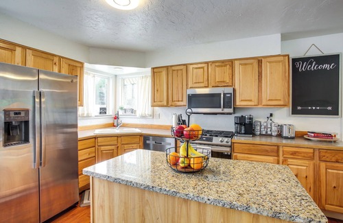 Spirit Lake House | Spirit Lake Home w/Fenced Yard: 1 Mi to Water!