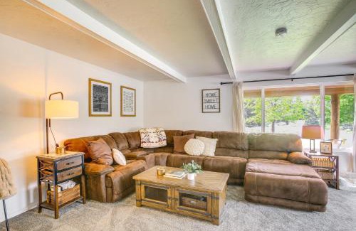 Spirit Lake House | Spirit Lake Home with Fenced Yard 1 Mi to Water!