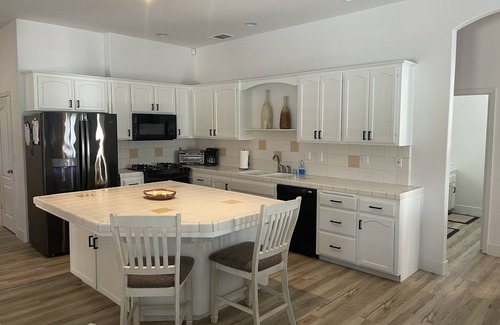 Greenacres House | Spirit Lake Luxury Poolside Escape!
