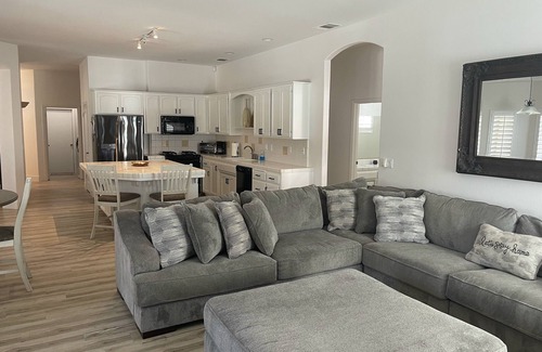 Greenacres House | Spirit Lake Luxury Poolside Escape!