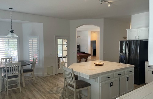 Greenacres House | Spirit Lake Luxury Poolside Escape!