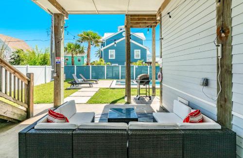 Jamaica Beach House | Splash Soak and S'mores: Your Bayside Getaway Awaits