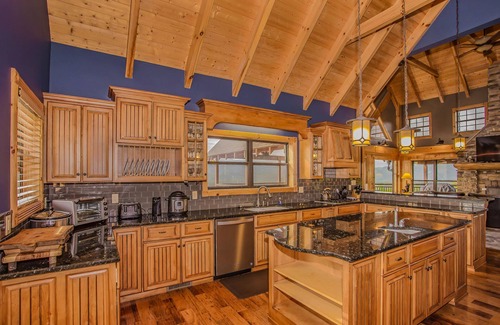 Gatlinburg - Pigeon Forge Cabin | Splashing at the Bluffs