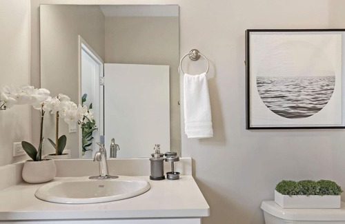 Lake View East Apartment | Splendid 1BR Apt in Lakeview Fully Furnished