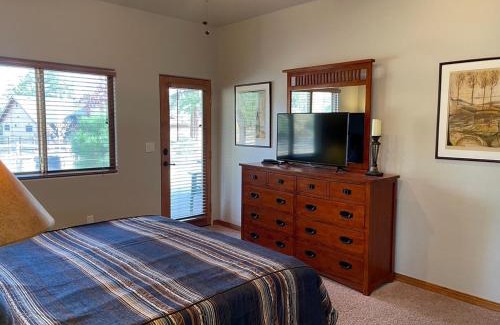 Williams House | Splendid 3BR Cottage Sleeps 10 Ideal Location for Key Attractions Great Value Lots of Amenities