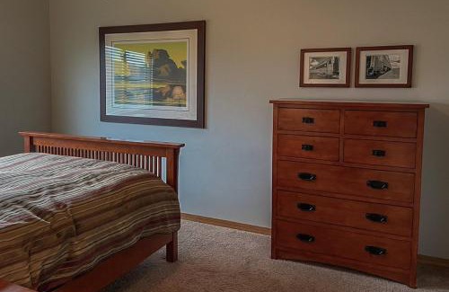 Williams House | Splendid 3BR Cottage Sleeps 10 Ideal Location for Key Attractions Great Value Lots of Amenities