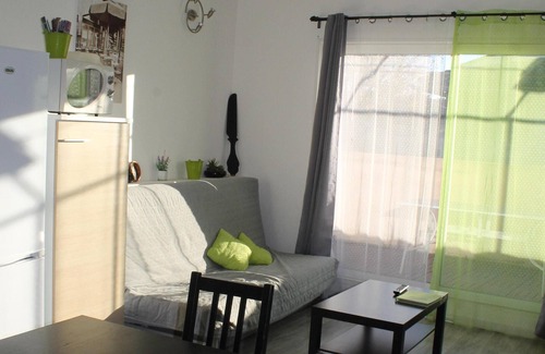 L'Isle-sur-la-Sorgue Apartment | Splendid air-conditioned apartment in quiet, central location, close to amenities