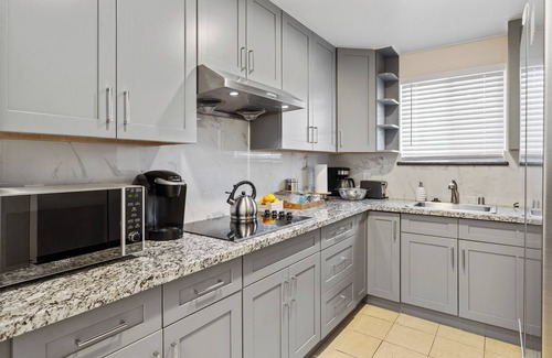 Menlo Park House | Splendid Bungalow w Game Room near Stanford Meta IKEA in Menlo Park