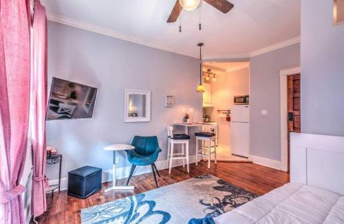 Central Midtown Apartment | Splendid Colonial in Midtown with Parking
