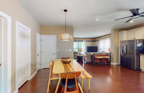 Edgewater House | Splendid dog friendly home within walking distance to beach & play area