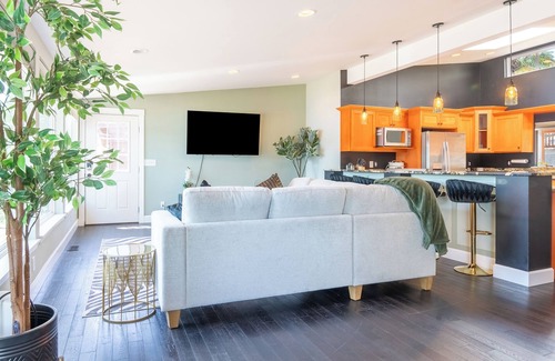 Bremerton House | Splendid entire private beach bungalow with Kayak and Hot-tub, Bremerton WA