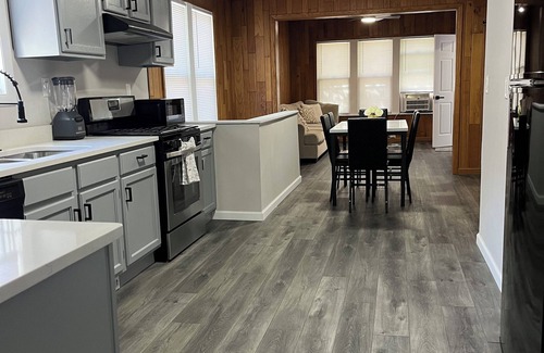 Delavan House | Splendid Stay in Delavan – Spacious Comfort for Your Perfect Getaway!