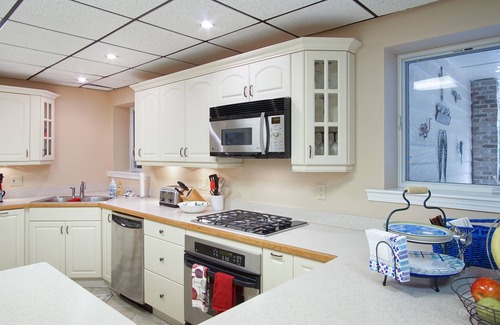 Stone Mountain Apartment | Splendor-in-the-Woods 5-StarGardenApt Patio & Pool 6Guests LongStays Commercial