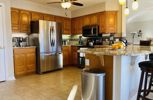 Hot Springs Village House | Spoil yourself with this beautiful Lake Balboa retreat