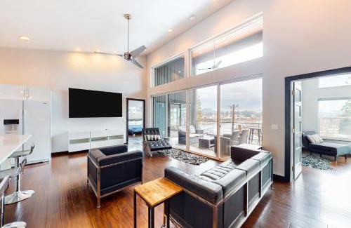 Coeur d'Alene House | Spokane River Retreat
