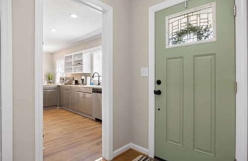 Greensboro House | Sports Bar + Work Center + 6 TVs + Fully Fenced Backyard
