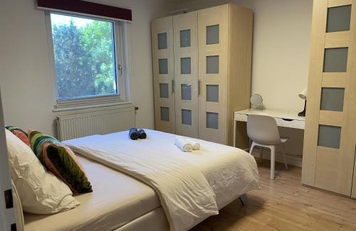 Rhein-Erft-Kreis District Apartment | Spotless Family Retreat, Fully Equipped & Central