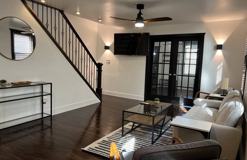 Kingston House | Spotless & Modern w/ Gourmet Kitchen, Spa Bathroom, & Double Workstations