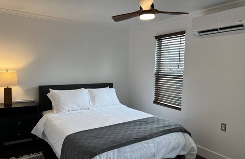 Kingston House | Spotless & Modern w/ Gourmet Kitchen, Spa Bathroom, & Double Workstations