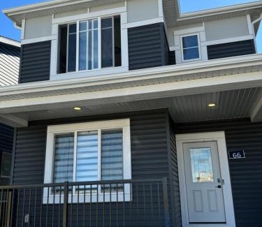Southeast Calgary House | Spotless -Private room & bath with free parking and wifi