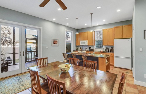 Beach Institute House | Sprawling Townhome w/Private Courtyard + Parking by Lucky Savannah