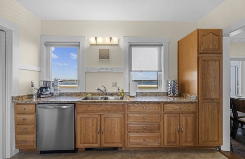 Buzzards Bay House | Sprawling Waterfront Classic Estate with Private Sandy Beach
