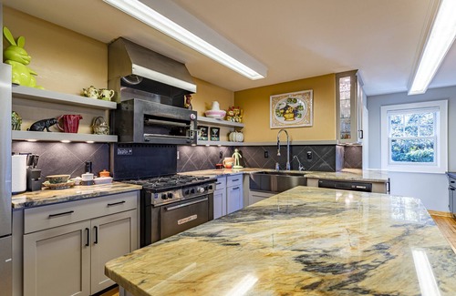 Wanchese House | Sprawling Waterfront Estate on The Outer Banks of North Carolina. Sleeps 12n