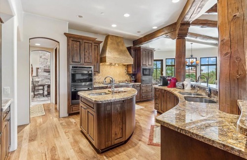 Mirabel Village House | Sprawling Western Paradise on Mirabel Golf Course