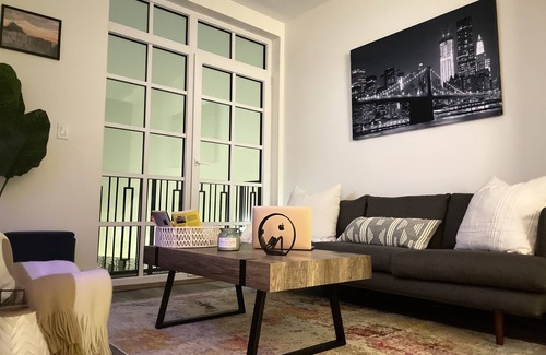 Ditmas Park Apartment | SPREAD <3 BK GEM| ONE BLOCK FROM KINGS THEATRE