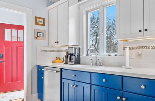 Pine Point House | Spread out and breathe across from the beach!