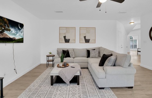 Stone Oak House | SPRING BREAK is around the courner. DON'T miss out these great prices. Book now!