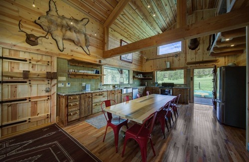 Colonial Pine Hills Cabin | Spring Canyon Buffalo Cabin