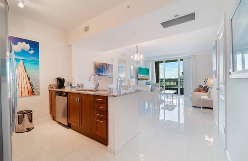 Boynton Beach Condo | Spring Deals! The Boardwalk Suite - Casa Costa 405N, Pools, Jacuzzi, Beach, & Dog Friendly