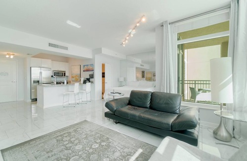 Boynton Beach Condo | Spring Deals! The Beachy Blues Suite - Casa Costa 308S, Pools, Jacuzzi, Beach, & Dog Friendly