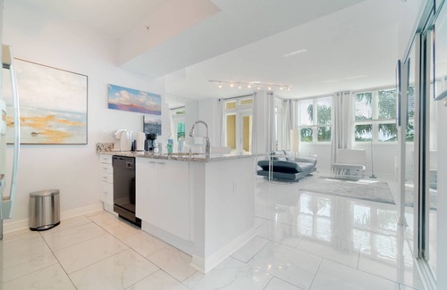 Boynton Beach Condo | Spring Deals! The Beachy Blues Suite - Casa Costa 308S, Pools, Jacuzzi, Beach, & Dog Friendly