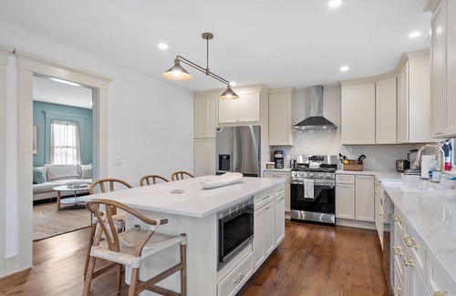 East Falmouth House | Spring Escape in Hatchville – Sleeps 6 + Dogs!