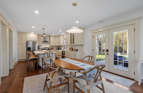 East Falmouth House | Spring Escape in Hatchville – Sleeps 6 + Dogs!