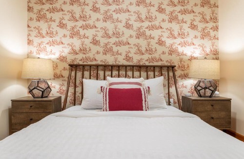 Center City Apartment | Spring Garden near Center City by Sosuite