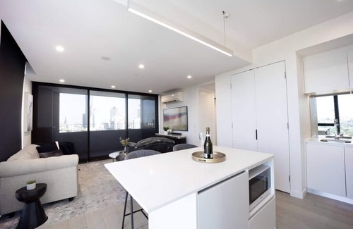 Spring Hill Apartment | Spring Hill: 2BR, 1 CAR close to Brisbane CBD