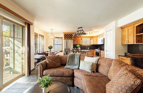 Park City Condo | Spring Skiing + Hot Tub Across from Deer Valley East!