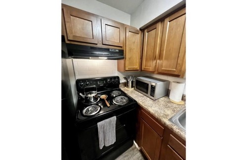 Mableton House | Spring Townhome mins to Six Flags Truist Park ATL