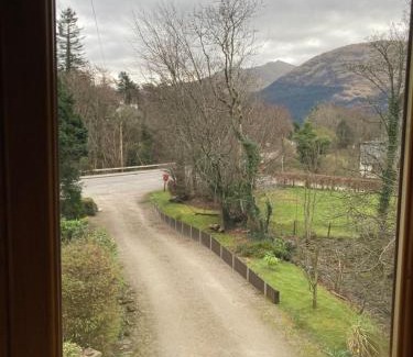 West Laroch Apartment | Springbank Apartment - Sleeps 4 - Pet Friendly