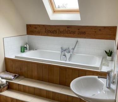 West Laroch Apartment | Springbank Apartment - Sleeps 4 - Pet Friendly