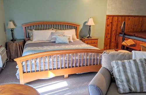 Prudenville Bed & Breakfast | Springbrook Inn AuSable